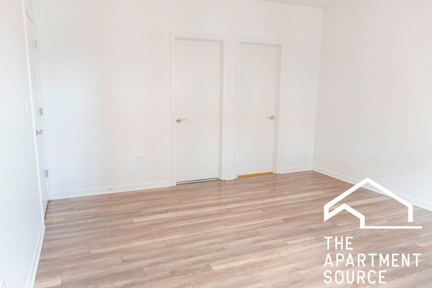 Building Photo - 2700 W North Ave