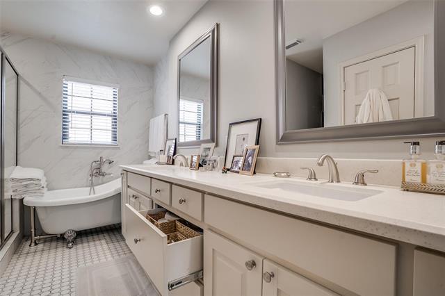 Building Photo - 4437 University Blvd