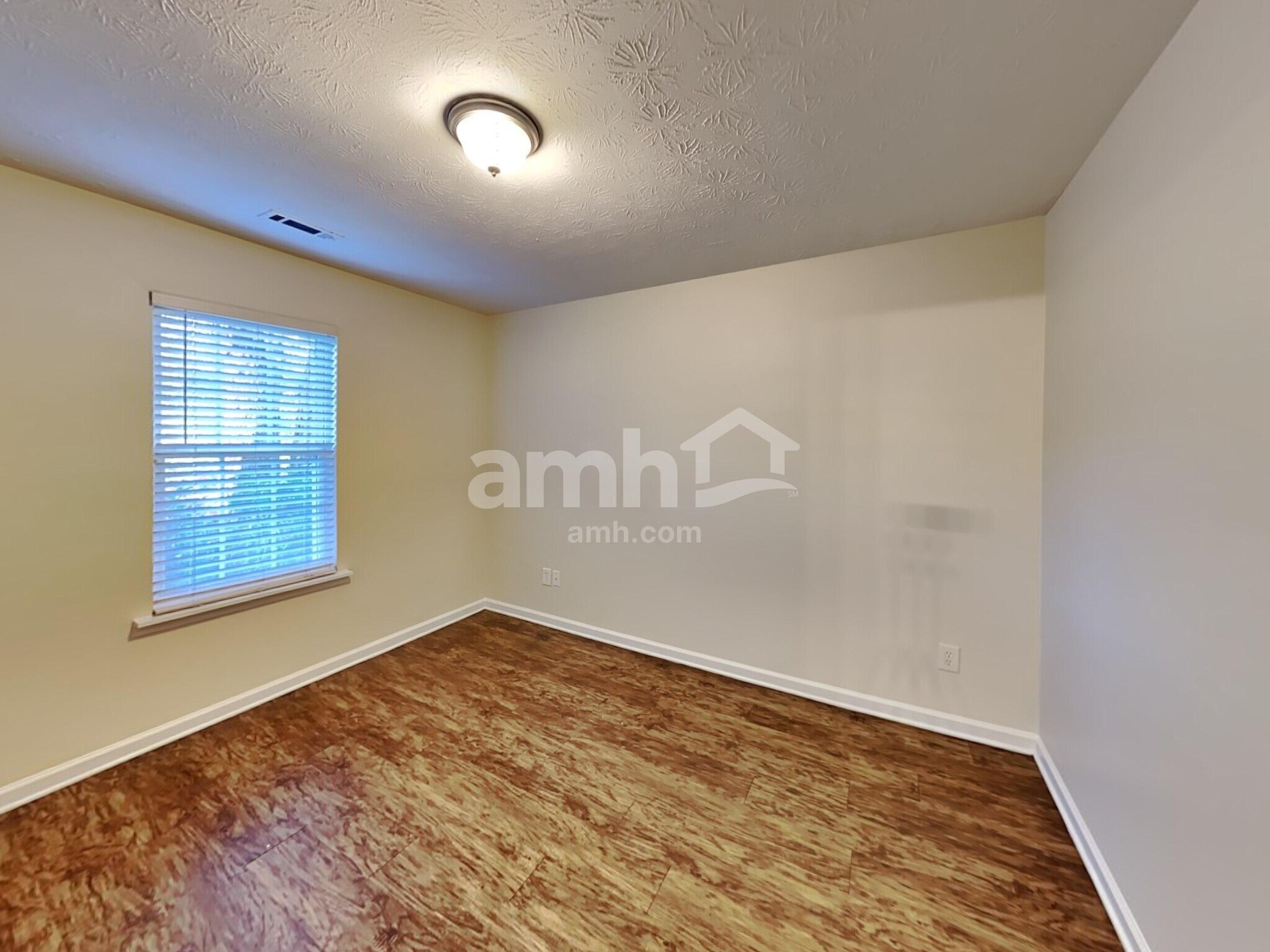 Building Photo - 3740 Scotland Ln SW