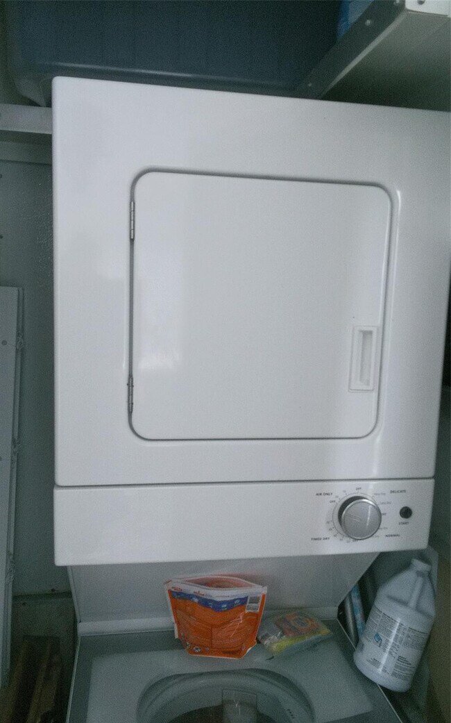 Building Photo - 307 Saxony Dr