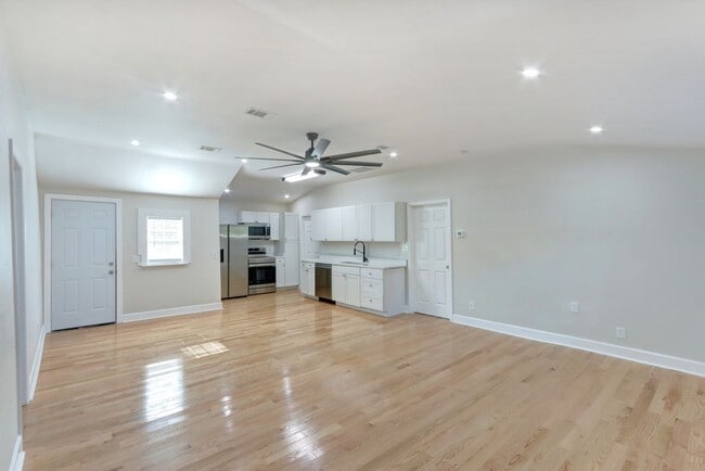 Building Photo - 2109 E 36th St