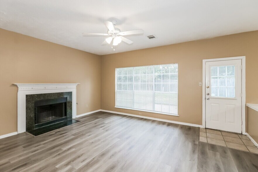 Building Photo - 11423 Willow Field Dr