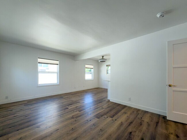 Building Photo - 316 N Kenwood St