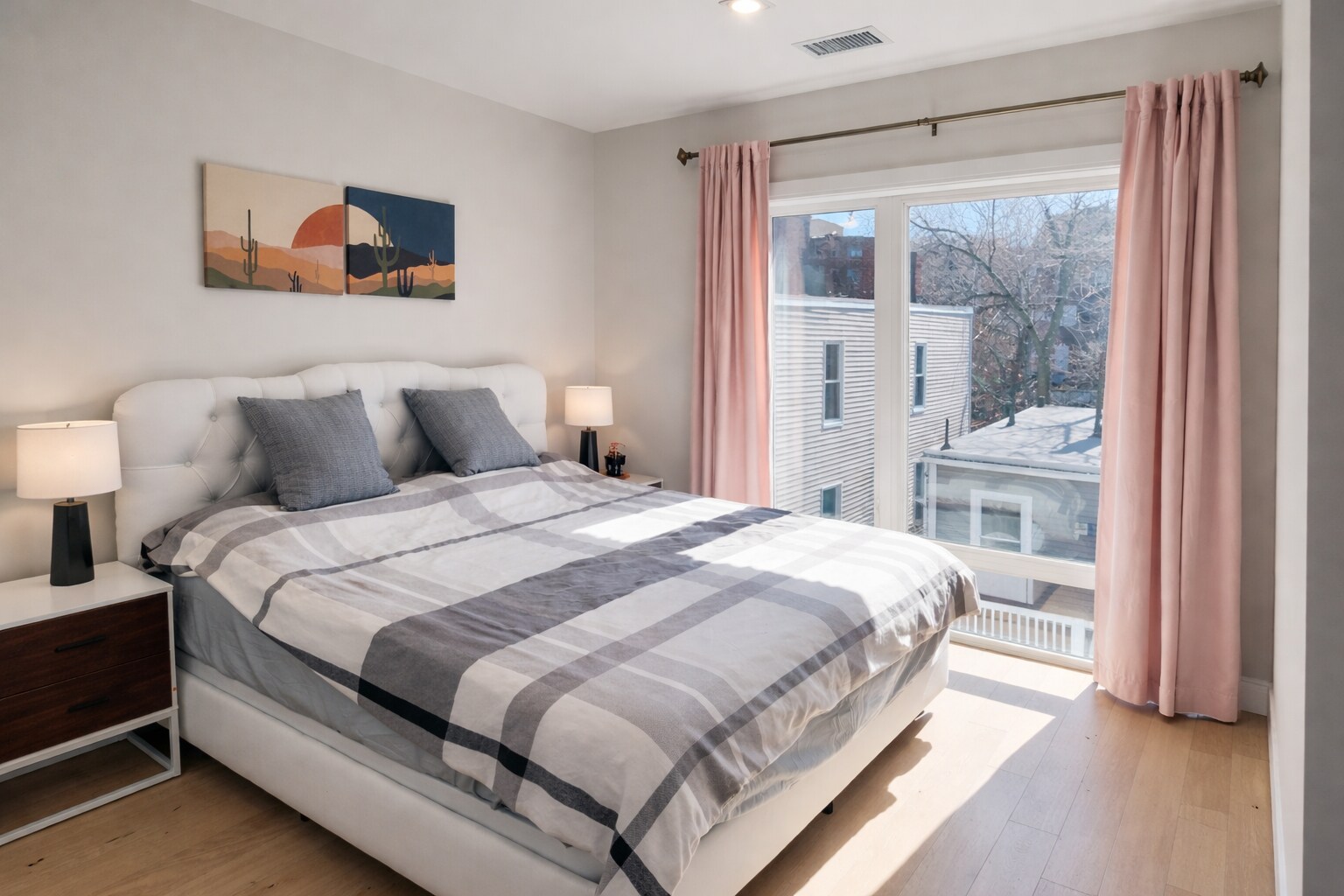 Building Photo - 287 Maverick St