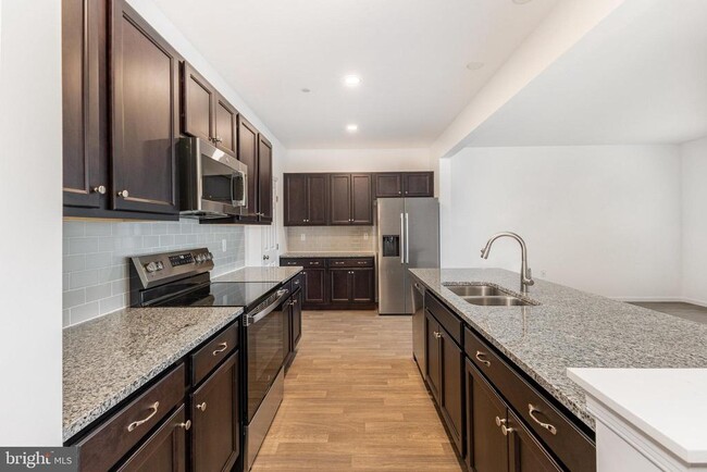 Building Photo - 7880 Briarwood Dr