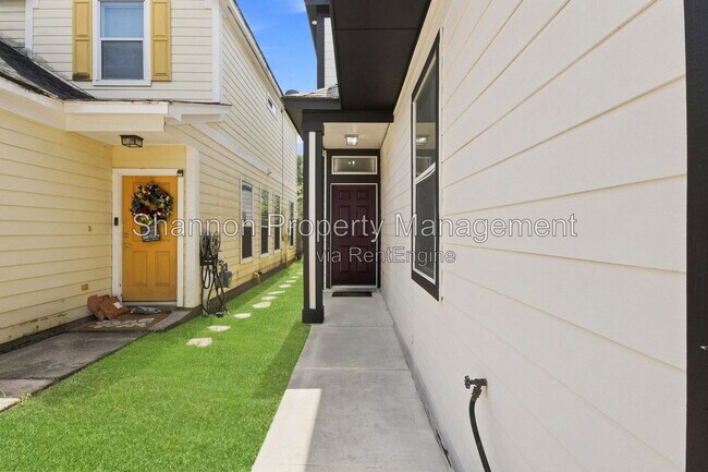 Building Photo - 16551 Pentonshire Ln