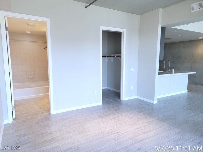 Building Photo - 353 E Bonneville Ave