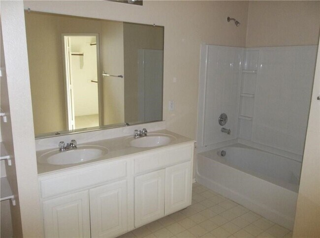 Building Photo - 2820 Deer Ridge Dr