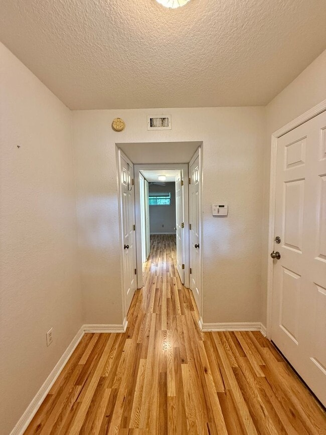 Building Photo - Adorable Two Story 2/2 Townhome in College...