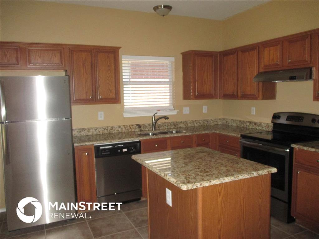 Building Photo - 811 Parkside Dr