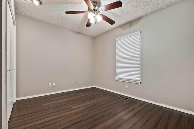 Building Photo - 2404 N Bronze Tree Dr