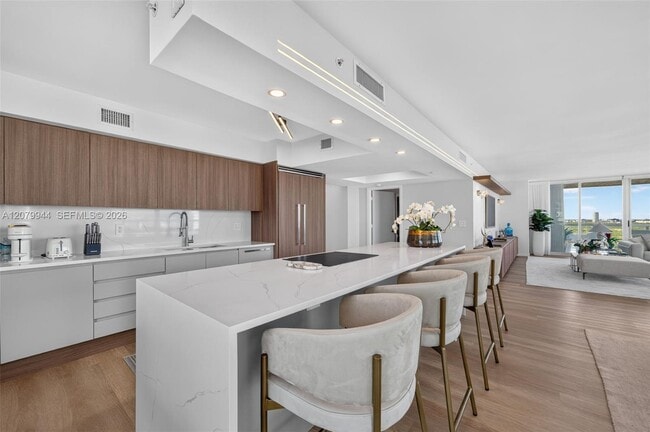Building Photo - 16500 Collins Ave