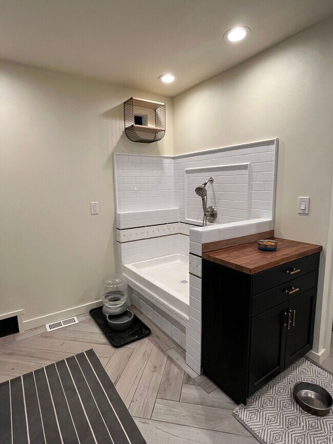 Building Photo - 10739 E Crestridge Cir