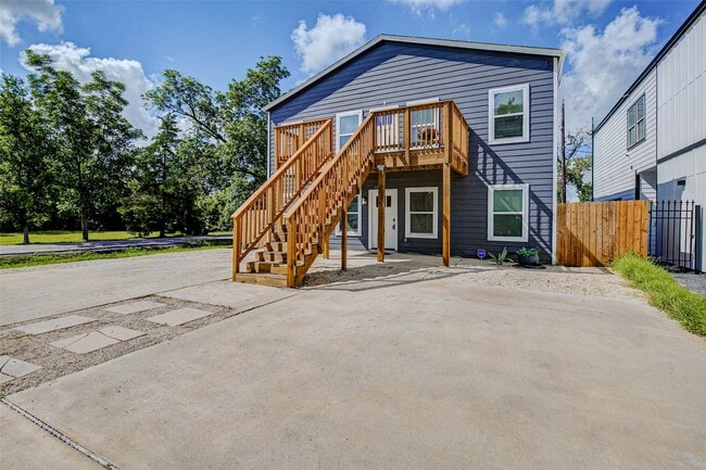 Building Photo - 4014 Dreyfus St