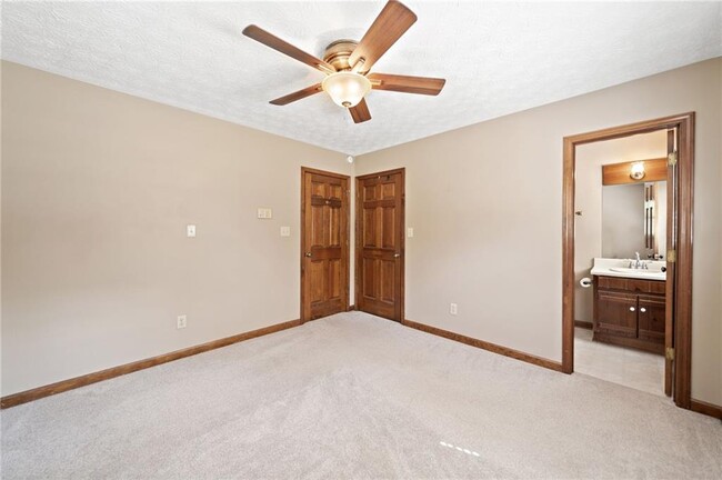 Building Photo - 106 Robinhood Dr