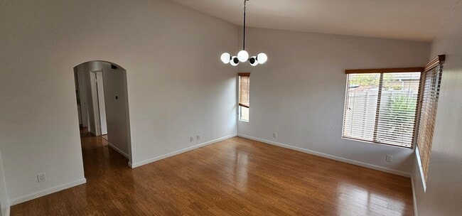 Building Photo - 3bed/2bth Single Level