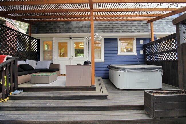 Building Photo - 2241 NE 33rd Ave