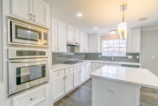 Building Photo - 14022 Ragus Lake Dr