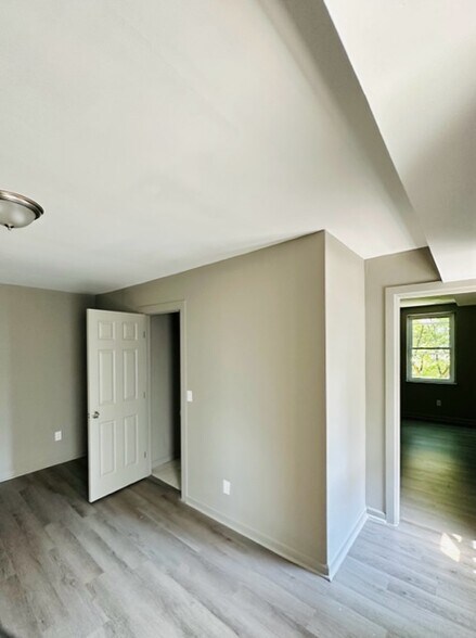 Building Photo - 800 N Broadway