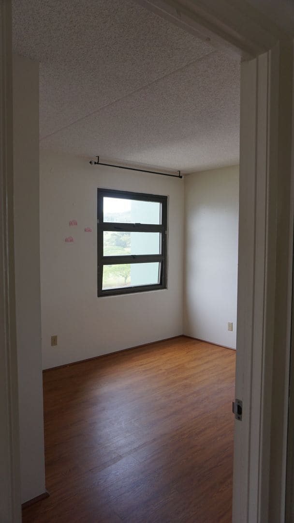 Building Photo - 2-bedroom, 1-bathroom unit with stunning m...
