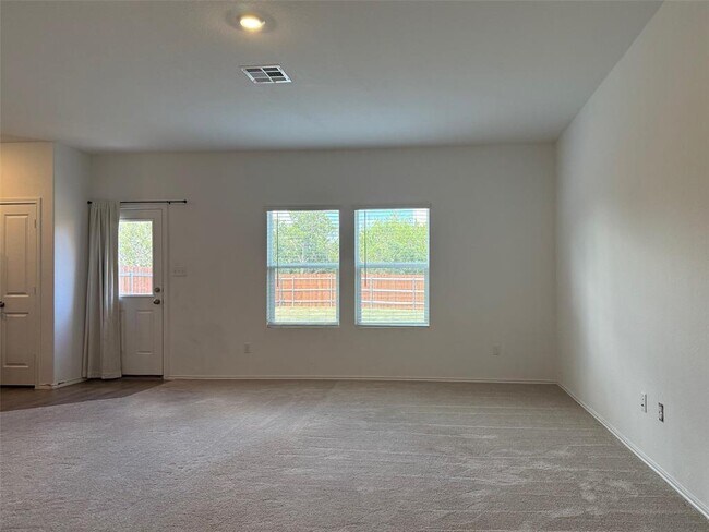 Building Photo - 112 Standing Rock Ln