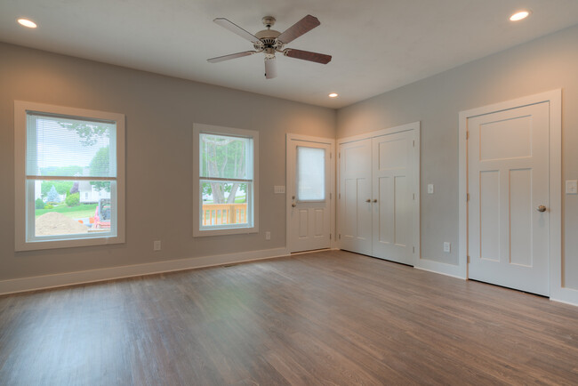 Building Photo - 203 Uptown Trail