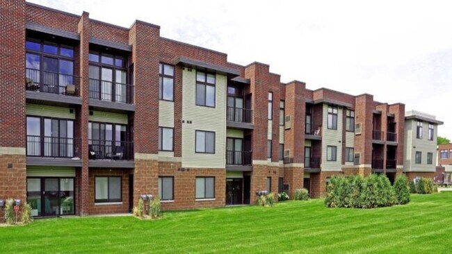 Building Photo - 18248 W 12 Mile Rd