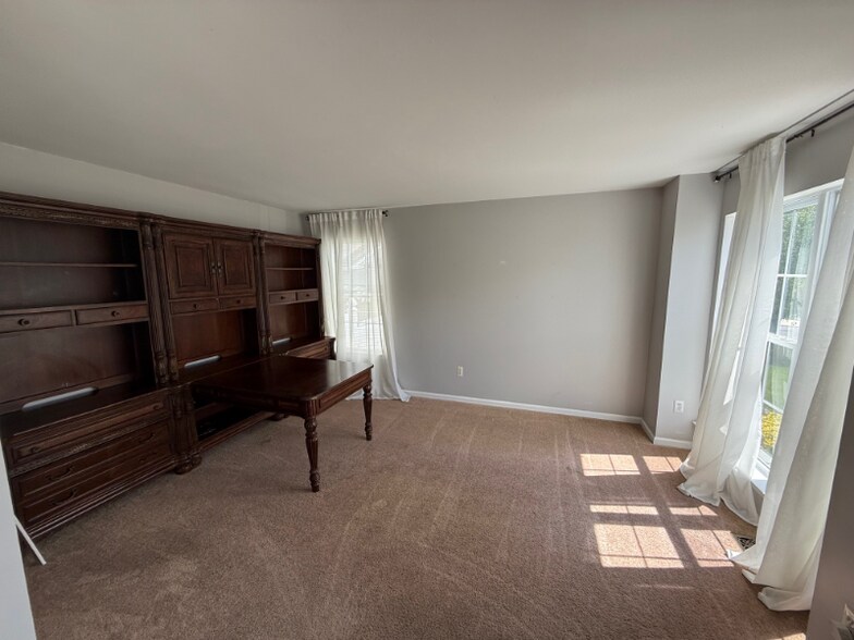 Building Photo - 5 Azalea Ct