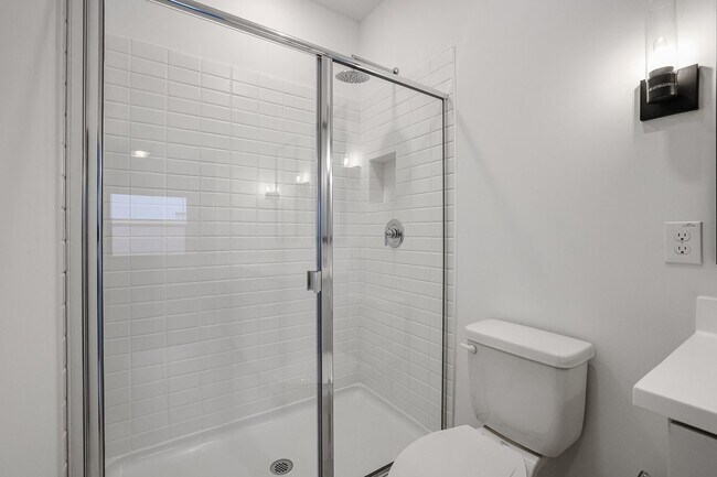 Building Photo - 4 Bedroom in Ambra Gated Community