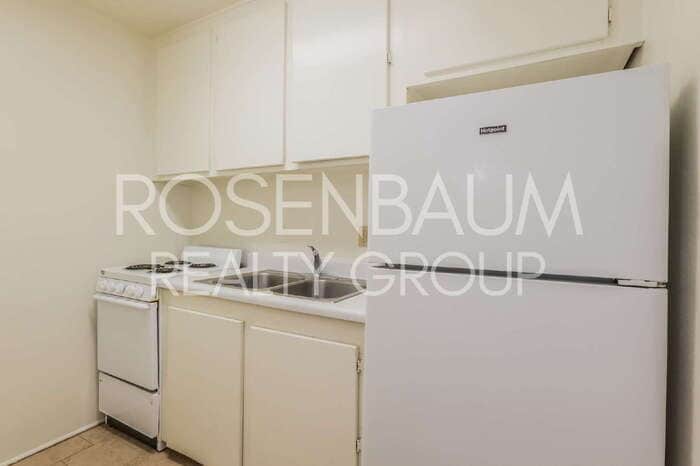 Building Photo - 2454 N Treat Ave