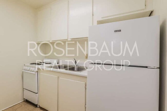 Building Photo - 2454 N Treat Ave