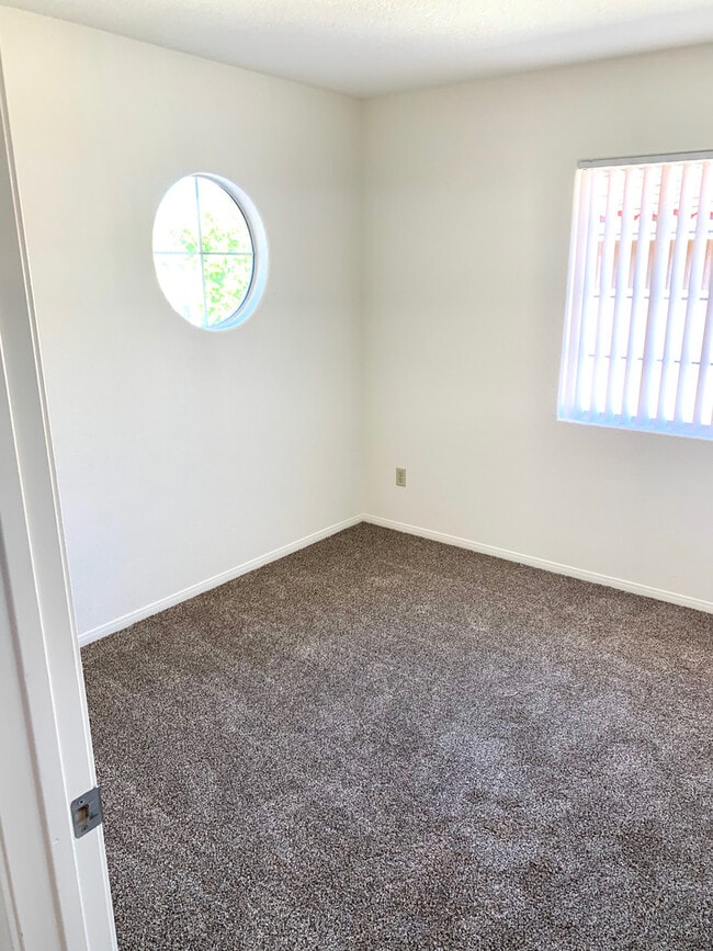 Building Photo - Spacious 4BD/2.5BA Home in Chula Vista - $4,295/mo!!