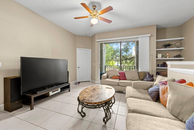 Building Photo - 705 Mainsail Dr