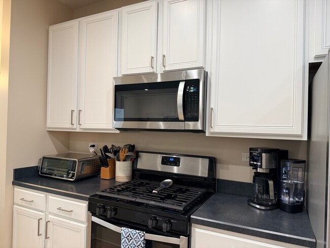 Building Photo - 372 Pine Lake Cir