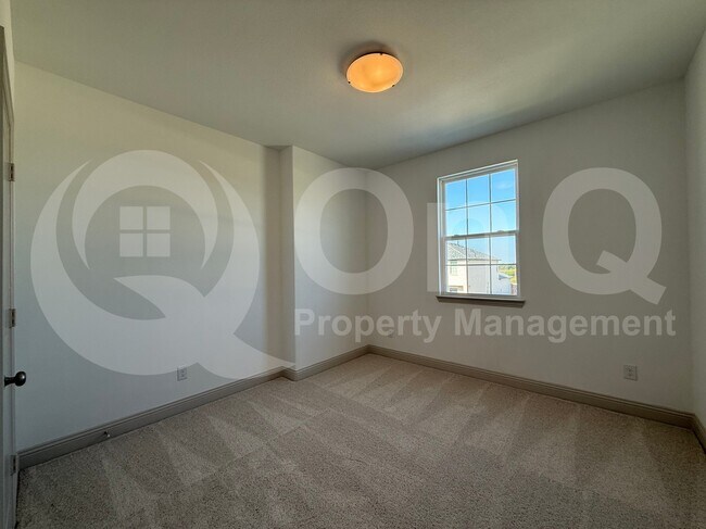 Building Photo - 904 Santa Lucia Dr