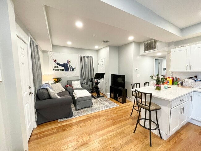 Building Photo - 19 Washburn St