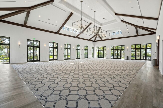 Building Photo - 9256 Crestview Cir