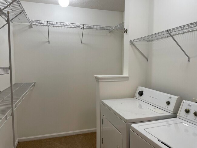 Building Photo - 212 E Middlebury Ln SW