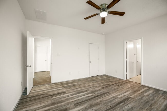 Building Photo - 4118 Lake Cypress Cir