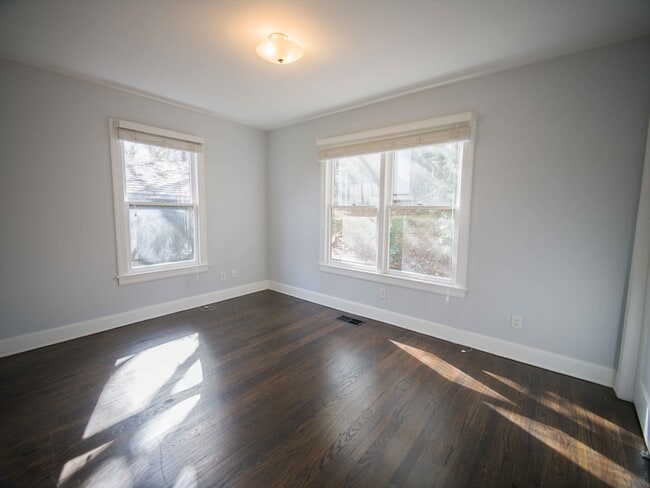 Building Photo - 701 Bouldin Ave