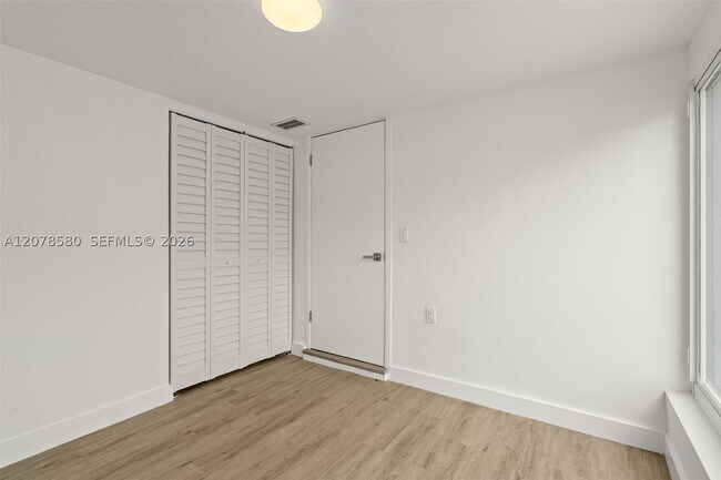 Building Photo - 1870 NE 179th St