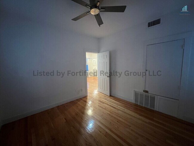 Building Photo - 42 Kilburn St