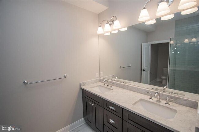 Building Photo - 39 U St NE