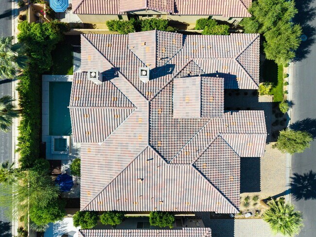 Building Photo - 81805 Four Seasons Pl