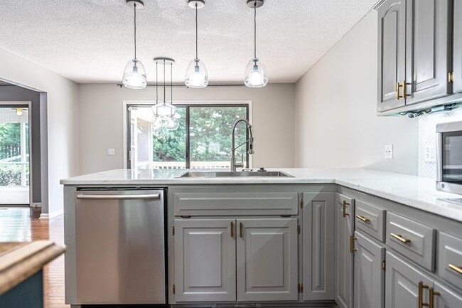 Building Photo - 4 Harness Pl