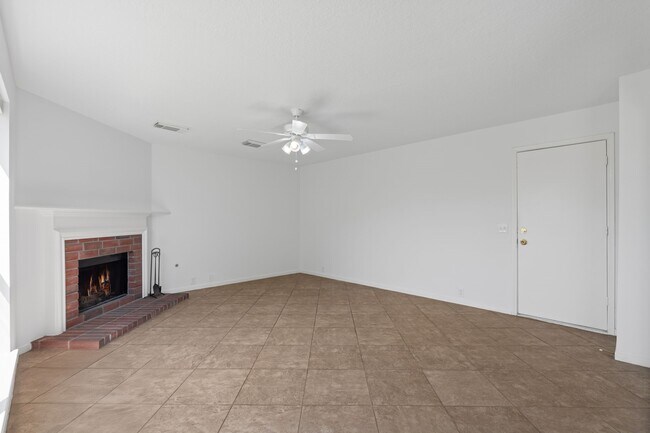 Building Photo - 3139 Silver Cedar Trail