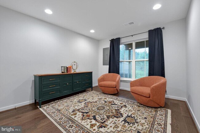 Building Photo - 6275 Edsall Rd