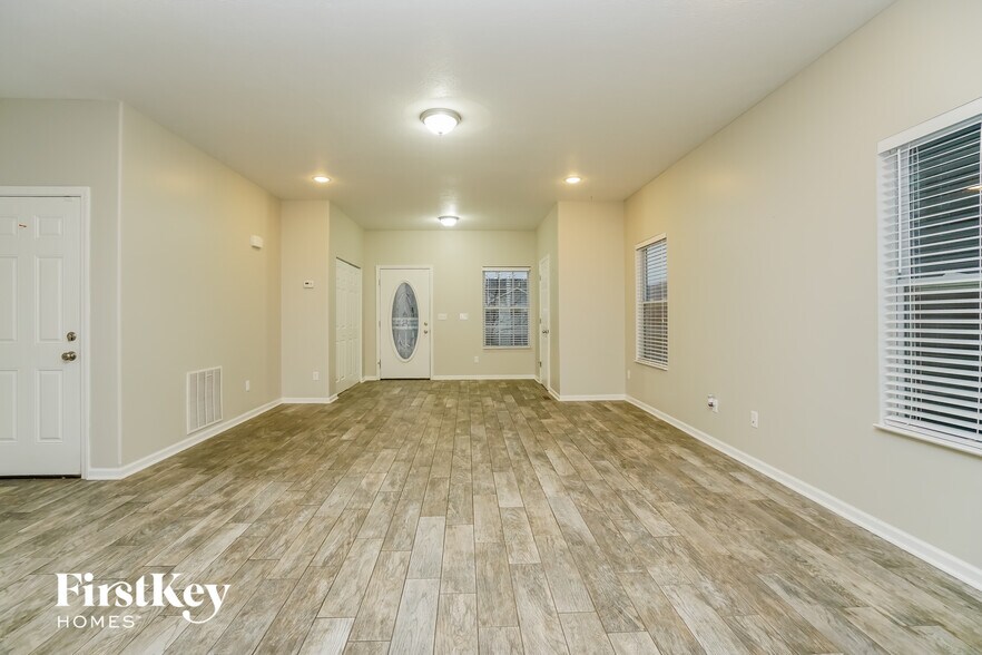Building Photo - 6309 Greenhaven Ave