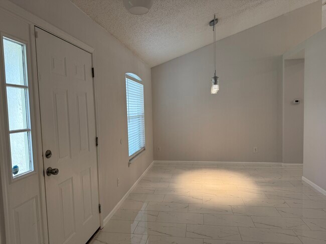 Building Photo - 5458 Hidden Gardens Dr