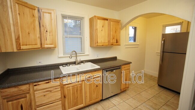 Building Photo - 3717 S Cherokee St